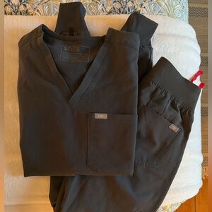 Figs Charcoal Scrubs